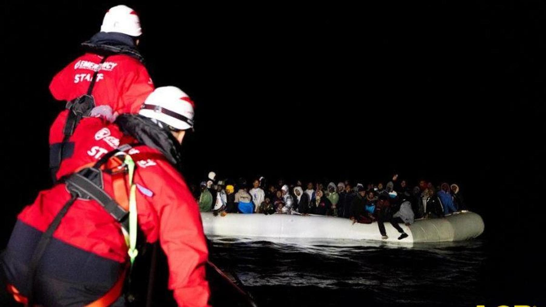 Kurtarmalar, Acil Durum gemisi Orta Akdeniz'de 74 gemi kazası geçiren kişiyi kurtardı: Bunlar, tek başlarına seyahat eden 5 çocuklu, aşırı kalabalık iki tekneydi