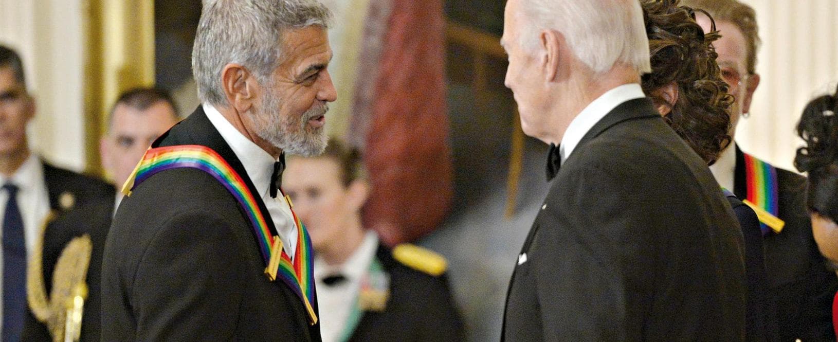 epa10348933 US President Joe Biden (R) greets George Clooney at a reception for Kennedy Center Honorees in the East Room of the White House in Washington, DC , USA, on 04 December 2022. The Honorees are actor and filmmaker George Clooney, singer-songwriter Amy Grant, singer Gladys Knight, composer Tania Leon, and Irish rock band U2, comprised of band members Bono, The Edge, Adam Clayton, and Larry Mullen Jr.  EPA/BONNIE CASH / POOL