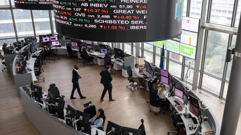 A trading floor della borsa Euronext a Parigi.&nbsp;Photographer: Nathan Laine/Bloomberg via Getty Images
