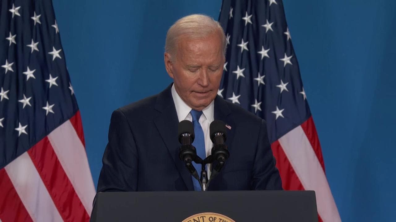 Biden si confonde e chiama Kamala Harris "vicepresidente Trump"