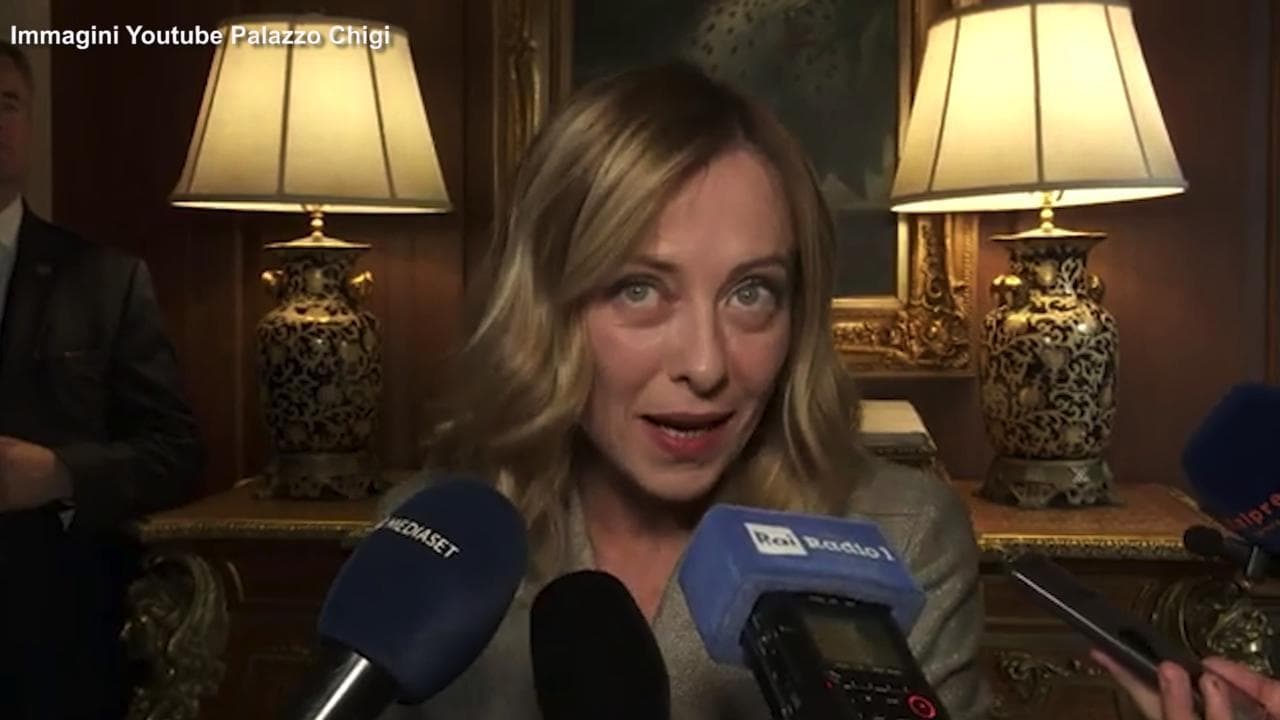 Meloni: "Putin non vuole dialogare. La risposta al viaggio di Orban sono state le bombe sull'ospedale"