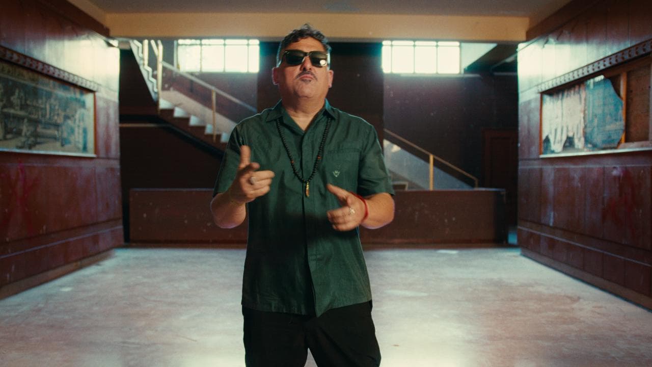 La 'Rumba d'estate' di Roy Paci, il video in anteprima: "Un'allegra bevuta davanti al mare di Bahia"