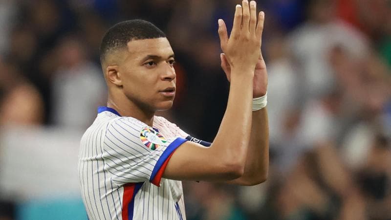 Gli azzurri e la politica, niente da dichiarare. La lezione d’impegno agli Europei di Mbappé e gli altri
