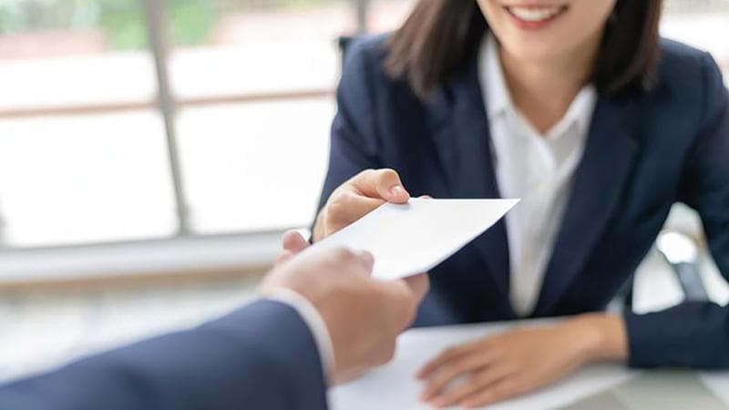 Italiano residente all’estero, ma con il conto corrente in patria. Le soluzioni per gestire il denaro “da fuori”