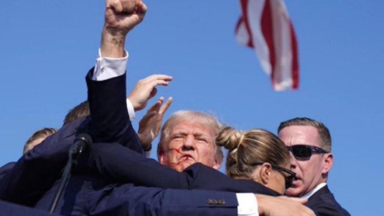 Donald Trump ferito a un orecchio da uno sparo durante un comizio in Pennsylvania