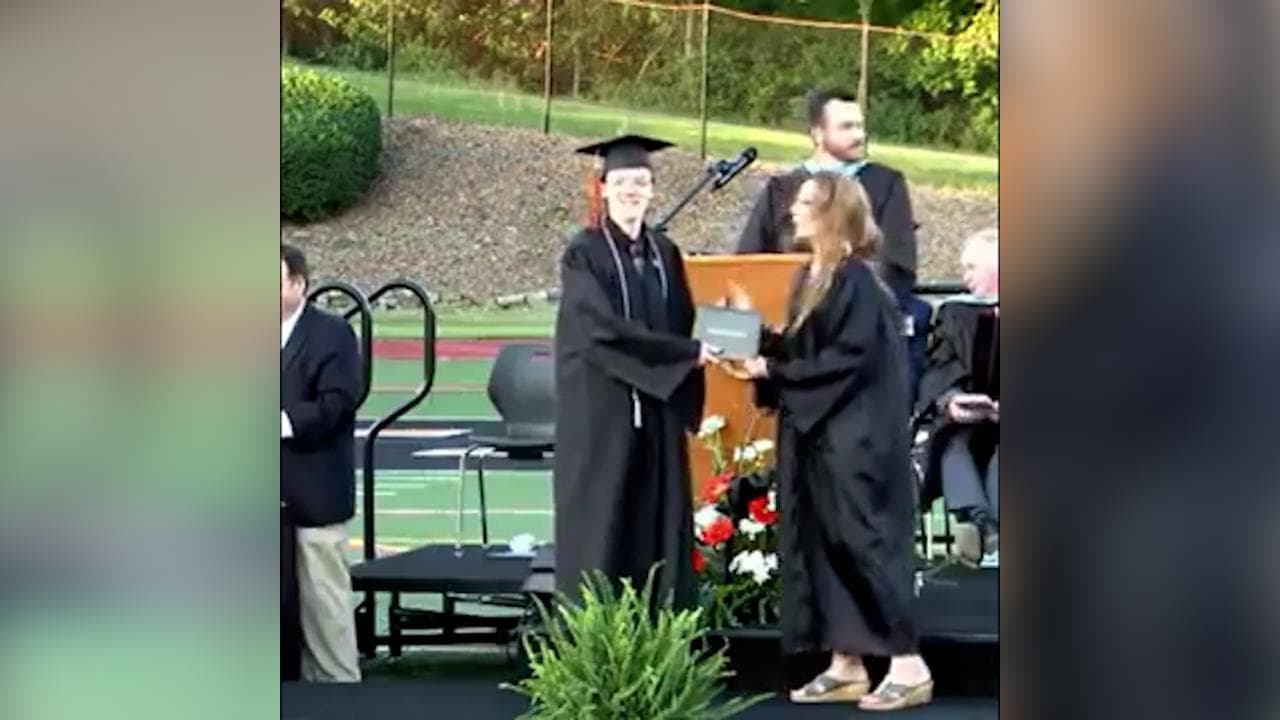 Attentato a Donald Trump, Thomas Matthew Crooks nel giorno della consegna del diploma alla Bethel High School