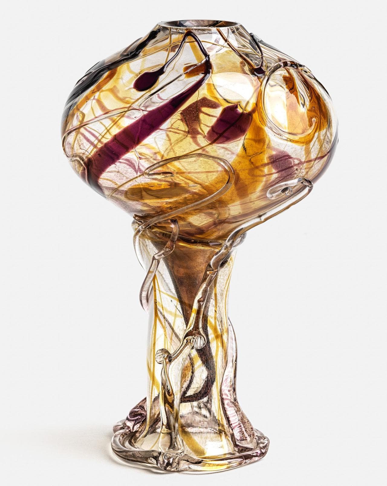 Vaso in vetro con applicazioni di Hans Stoltenberg Lerche eseguito dalla Fratelli Toso, 1911-12 (foto Enrico Fiorese)