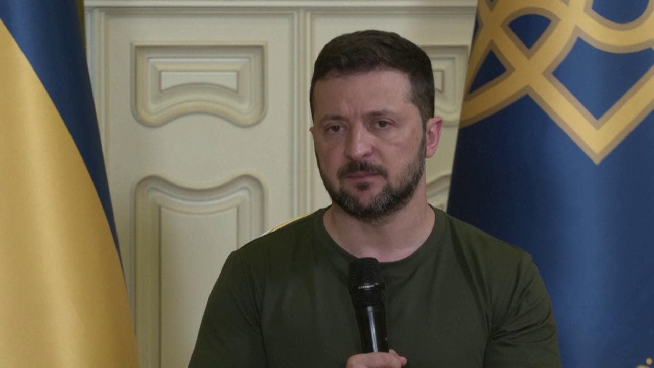 Per la prima volta Zelensky apre alla Russia: "Al prossimo vertice sulla pace in Ucraina dovrebbe esserci"