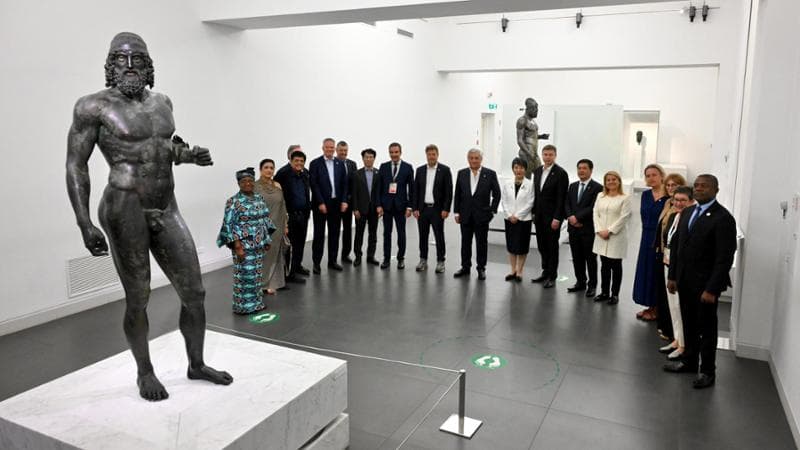 Il ministro Tajani e i colleghi del G7 Commercio in visita ai Bronzi di Riace