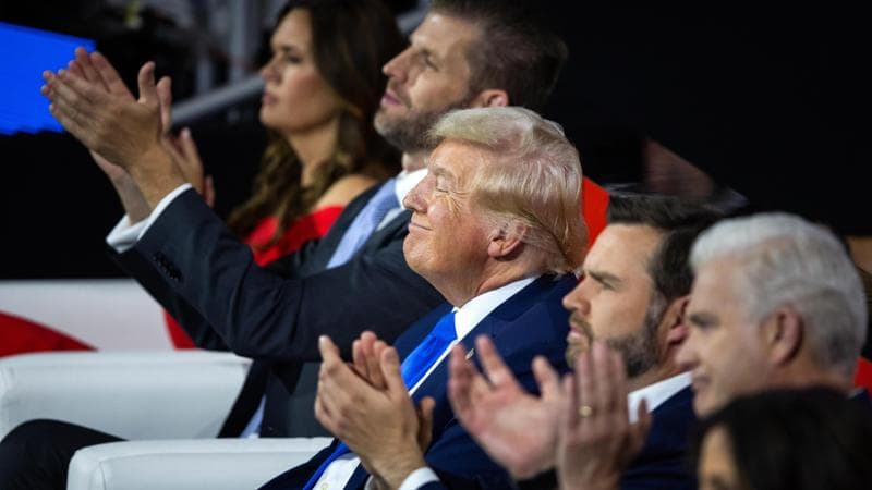 La notte del trionfo per Trump: anche gli ex avversari sfilano alla sua corte