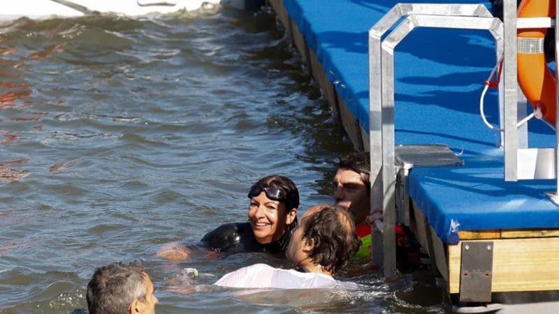 Anne Hidalgo nella Senna