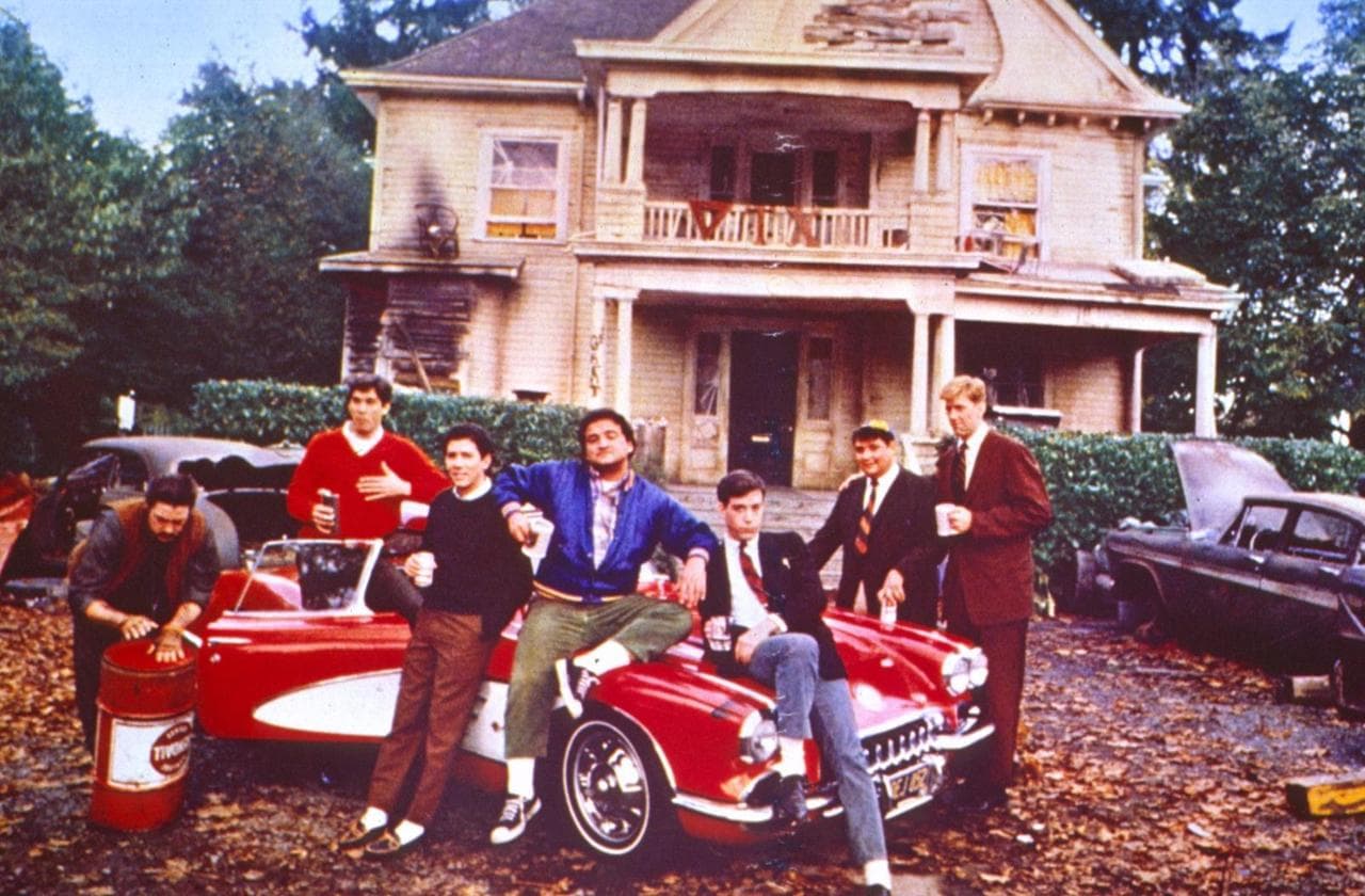 Una scena del film 'Animal House', 1978, diretto da John Landis: la prima collaborazione tra il regista e Belushi