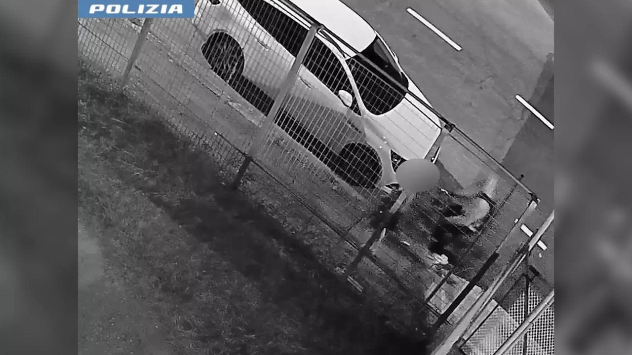 Ferrara, fermato molestatore seriale: aggrediva le donne avvicinandole in bicicletta