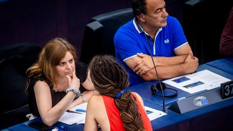 Salis nel mirino dei Patrioti: “Terrorista comunista, arriverà il momento in cui sarà sola”. Lei replica: “Ho fatto saltare i nervi alla destra sovranista”