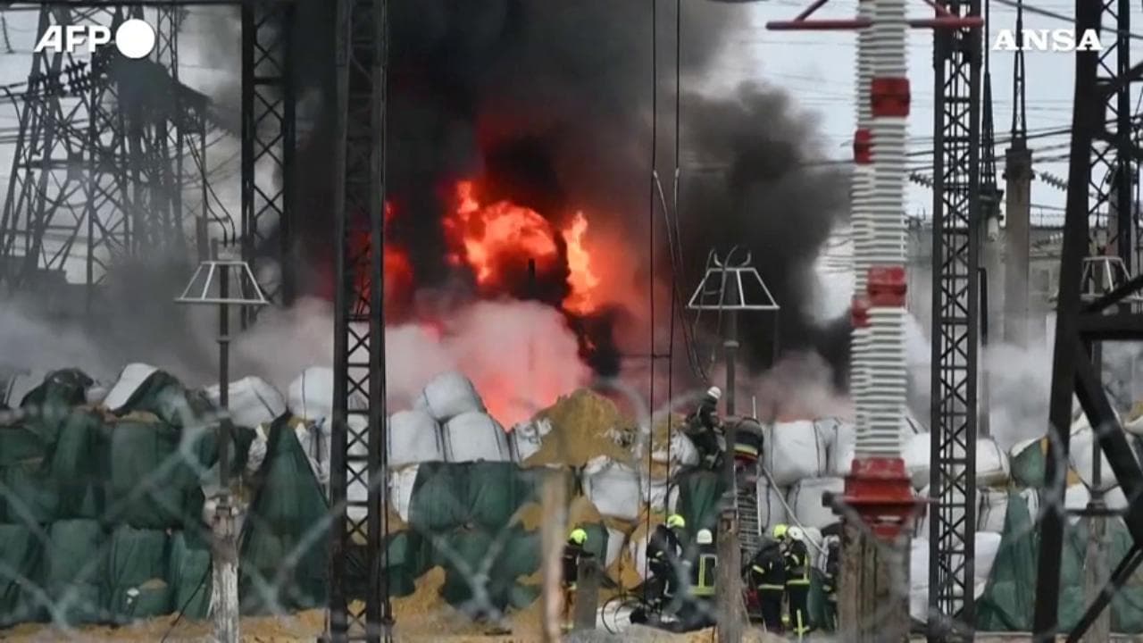 Ucraina, blackout a Kharkiv: colpita una sottostazione elettrica della seconda città del paese