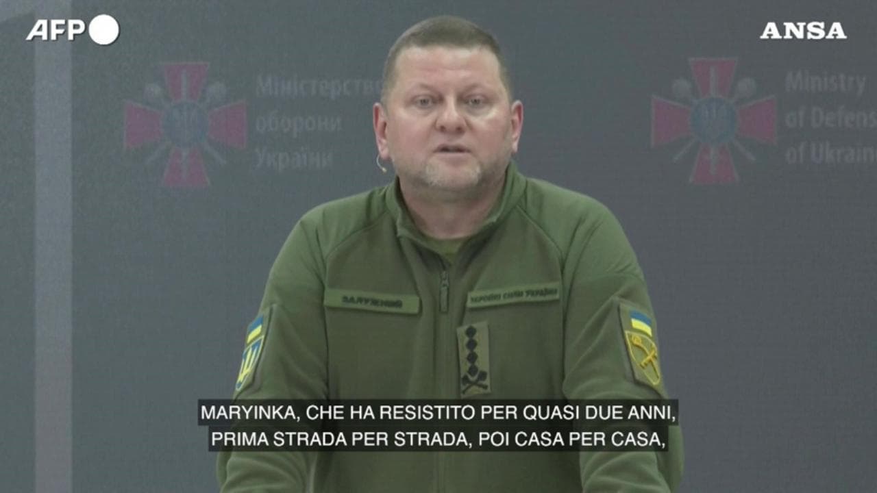 Kiev, il comandante dell'esercito ammette: "Ci siamo ritirati alla periferia di Marinka"