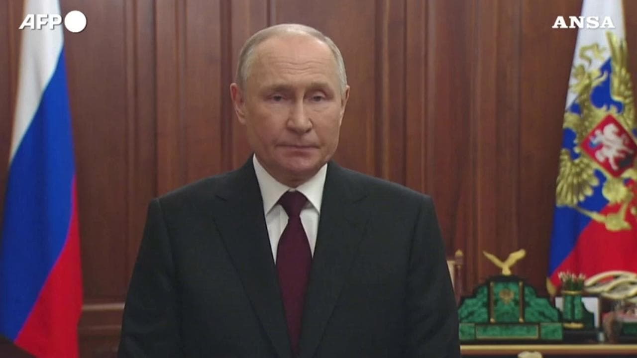 Putin: "I servizi segreti stranieri cercano di destabilizzare la Russia"