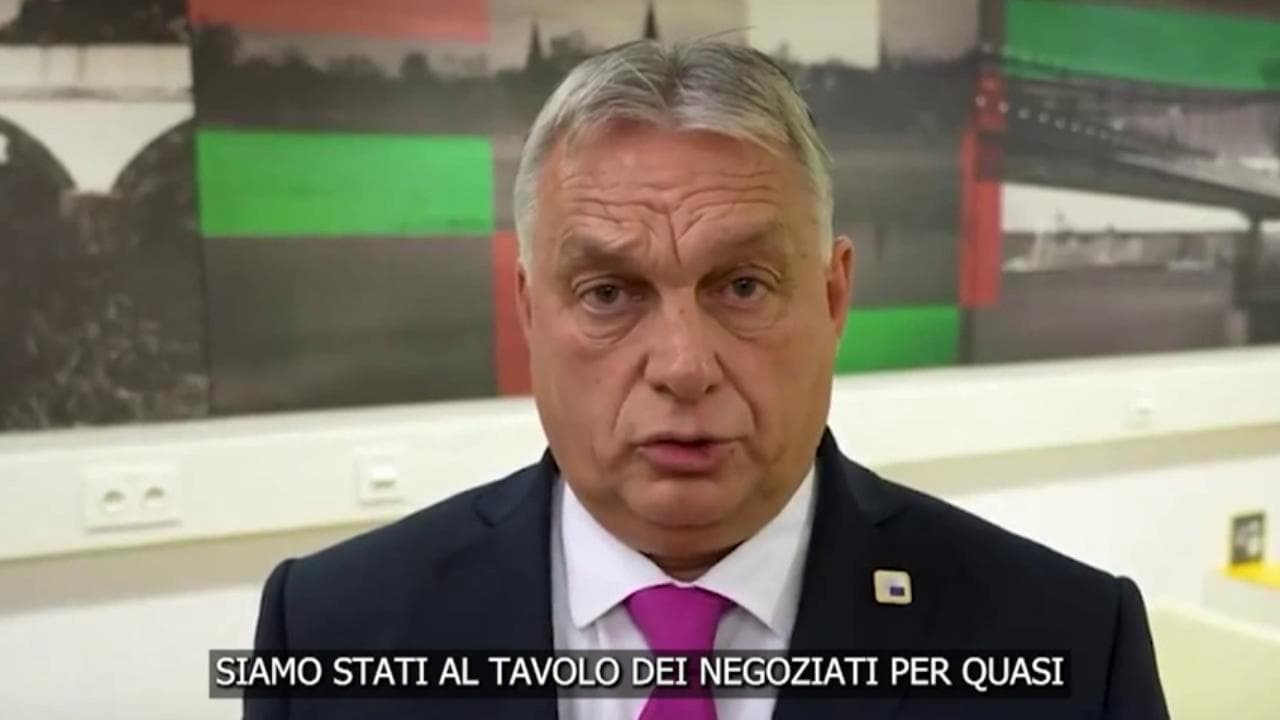 Orbán: "Non ha senso avviare i negoziati con l'Ucraina ora, ma gli altri 26 Paesi Ue hanno insistito"