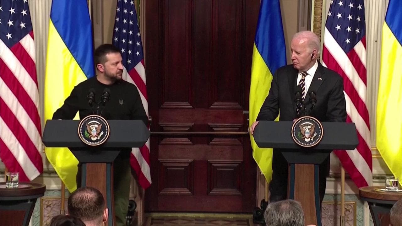 Zelensky e la battuta su ingresso Ucraina nella Nato: "Va chiesto al nostro grande amico Biden"