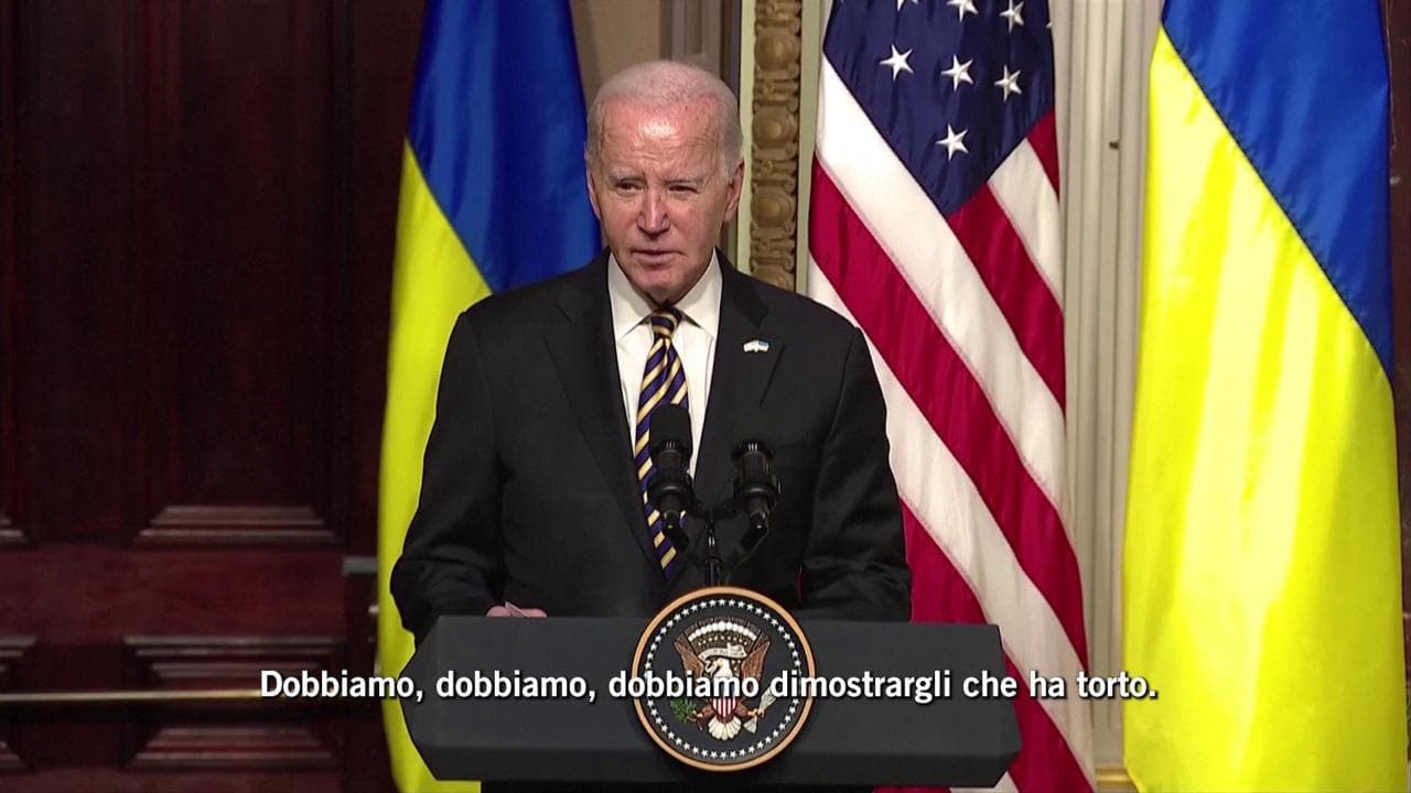Biden e gli aiuti a Kiev: "Putin punta a fallimento degli Usa, servono risorse supplementari"