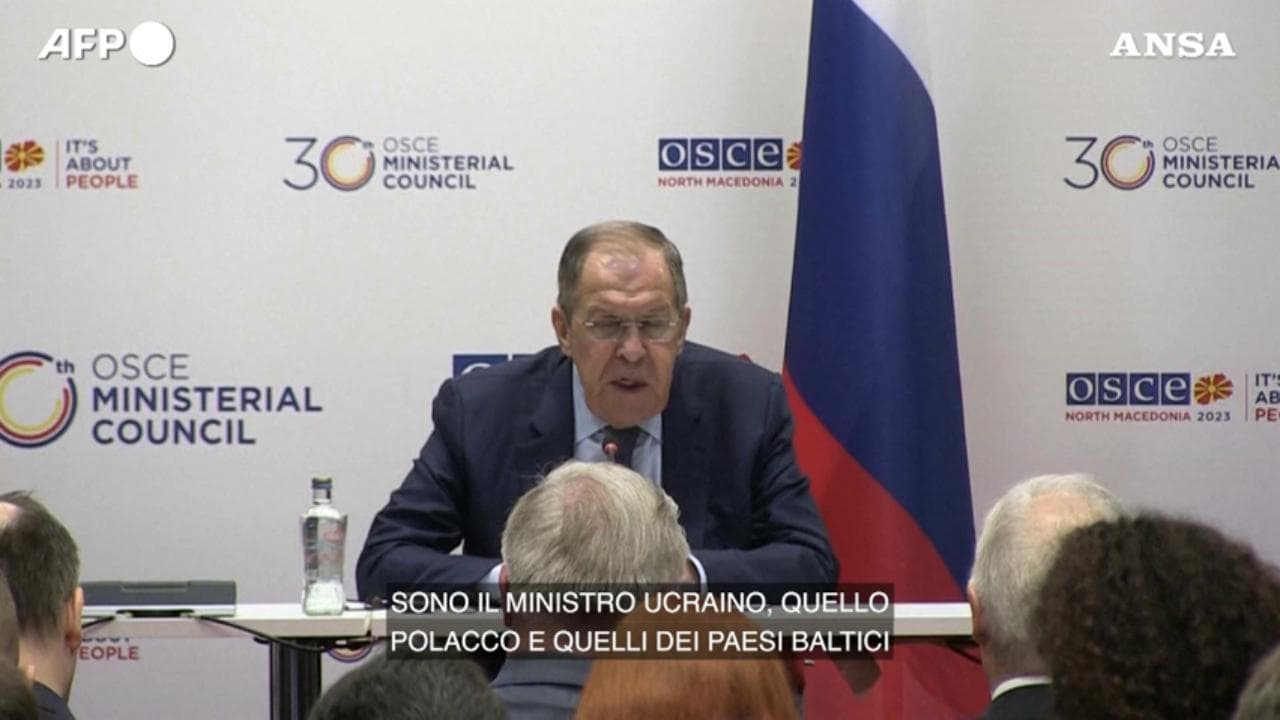 Ocse, Lavrov: "Borrell e Blinken sono fuggiti da Skopje come codardi"