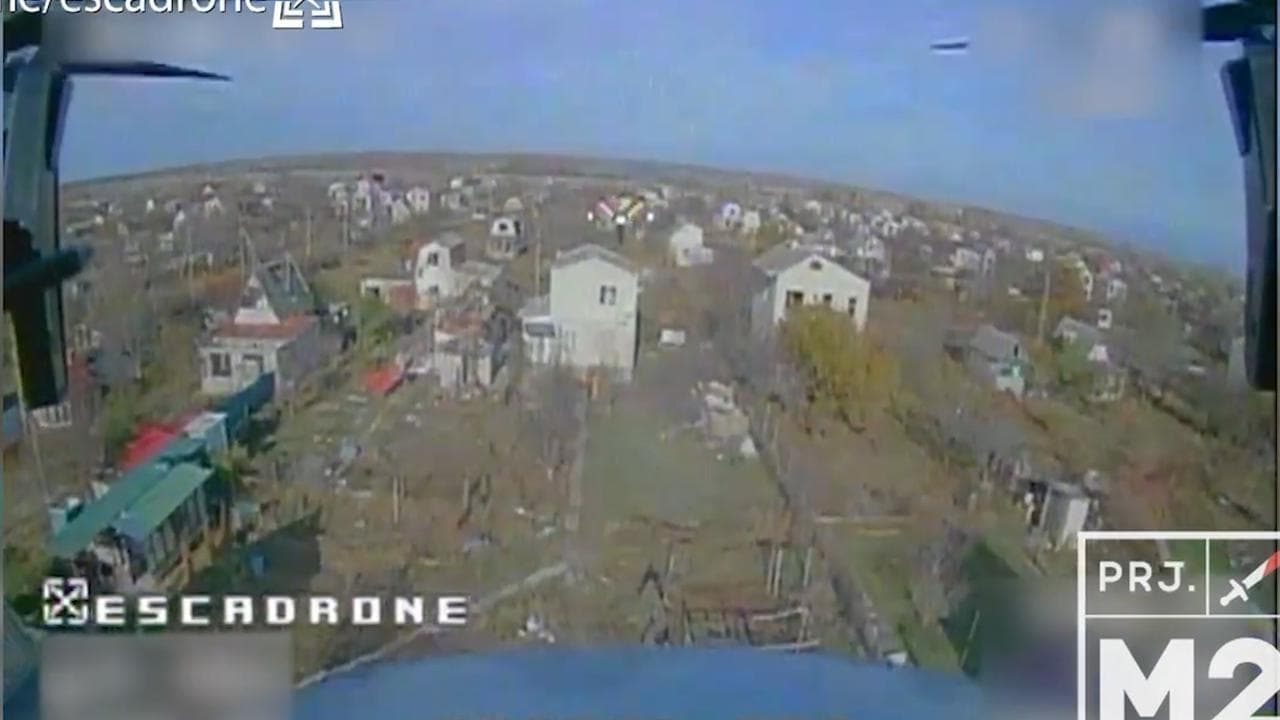 Kherson, drone suicida ucraino attraversa una finestra e fa esplodere una casa in una palla di fuoco
