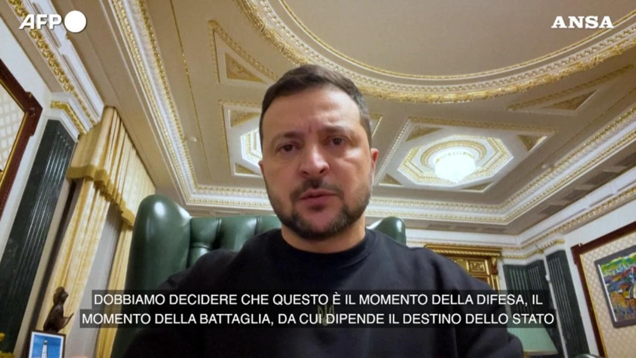 Zelensky rinvia le presidenziali in Ucraina: "È il momento della battaglia, non della farsa"