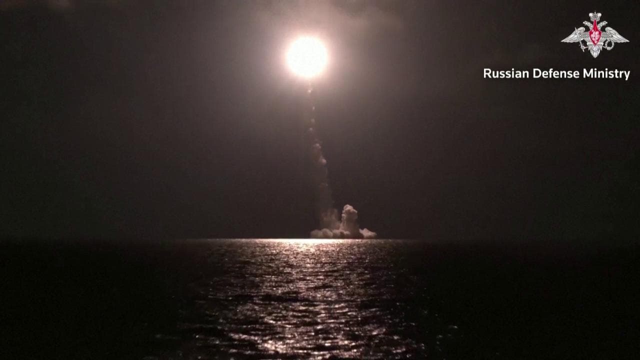 Il test della Russia nel Mar Bianco: sottomarino lancia missile balistico intercontinentale