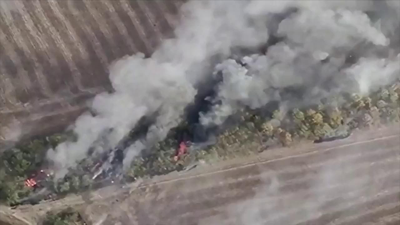 Zaporizhzhia, piovono missili sui tank russi: le immagini dell'attacco dal drone