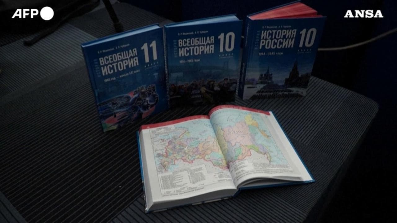 Russia, primo giorno di scuola: arrivano libri che esaltano l'invasione dell'Ucraina