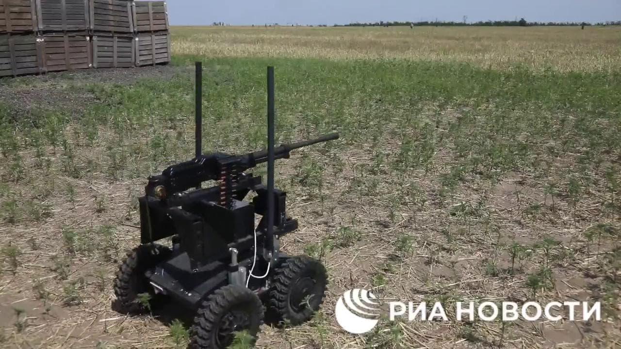 I soldati russi in battaglia al fianco dei robot