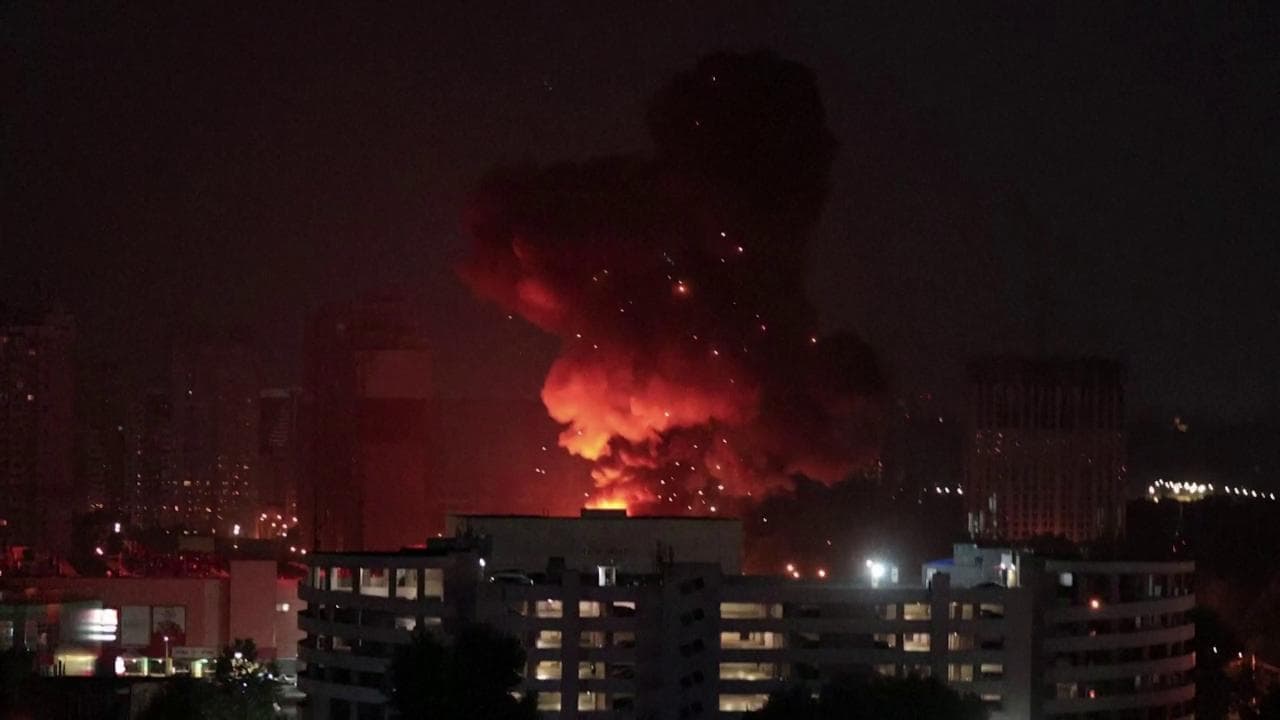 Kiev colpita dall'attacco di missili russi. Le autorità militari: "Il peggiore dalla primavera"
