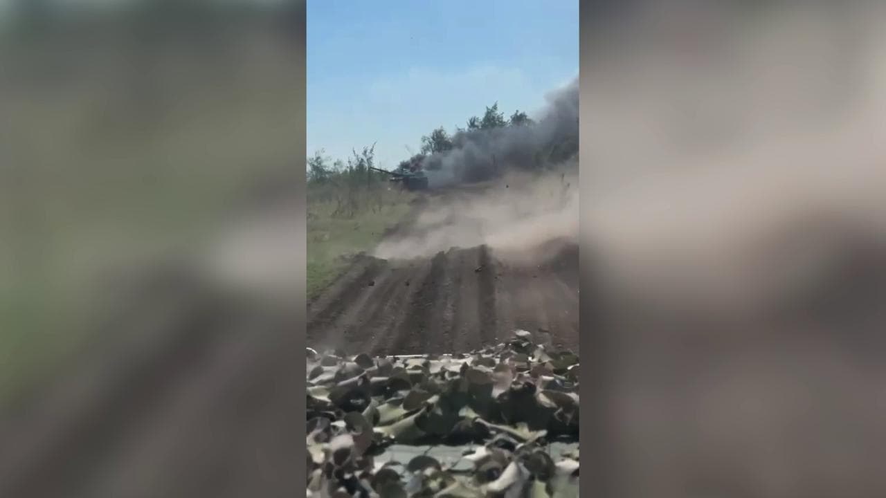 Tra mine e tank russi in fiamme: la difficile avanzata degli ucraini verso Sud
