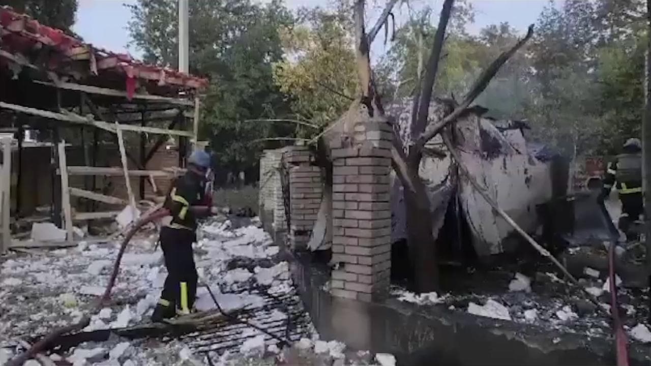 Raid russo a Zaporizhzhia: i missili devastano un quartiere residenziale