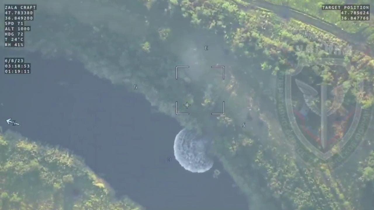 Il tank ucraino affonda nel fiume del Donbass