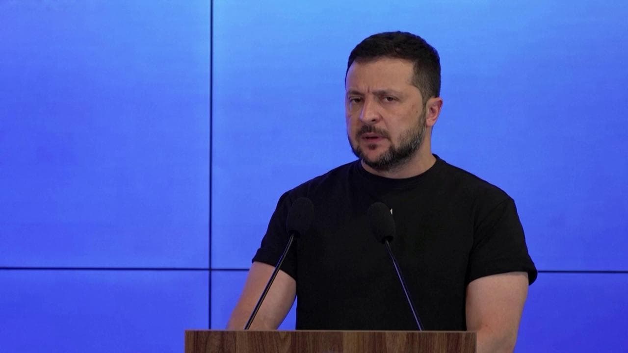 "Stiamo lavorando a un summit globale per la pace che dovrebbe tenersi questo autunno", dice Zelensky