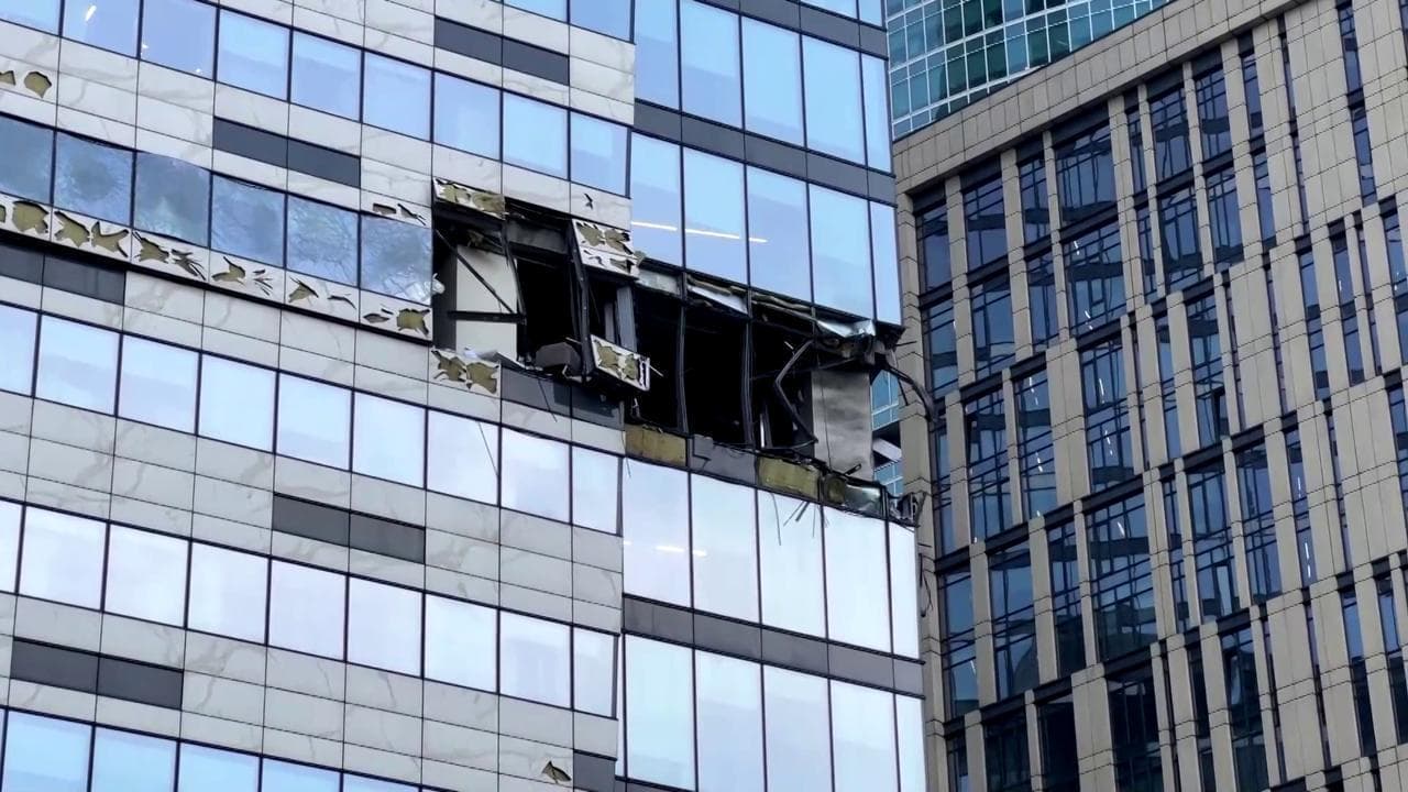 Droni ucraini attaccano Mosca, colpito un edificio. Nessuna vittima secondo le autorità russe