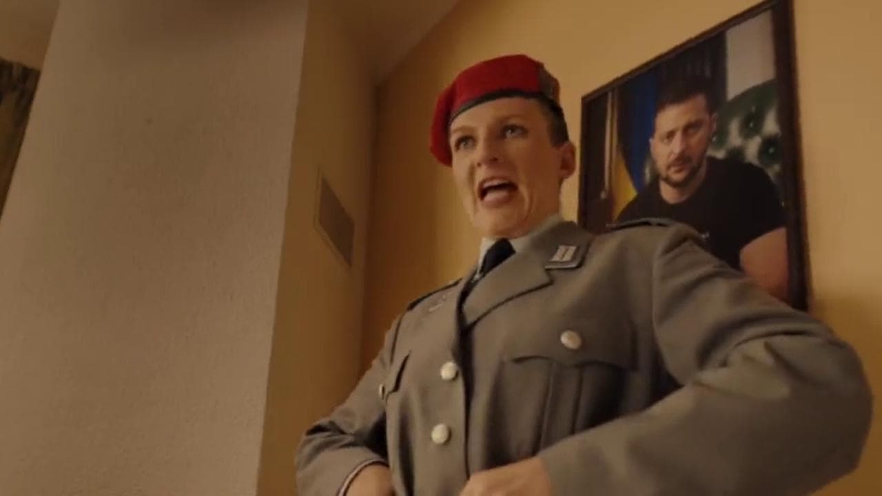"Heil Zelensky", la clip satirica russa in cui il presidente dell'Ucraina è equiparato a Hitler