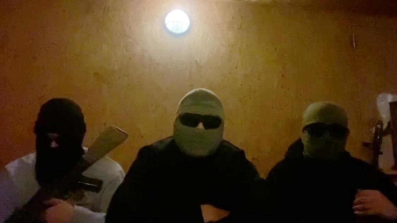Intervista esclusiva a una cellula di sabotatori russi: "Vogliamo rovesciare il regime di Putin e finire la guerra"