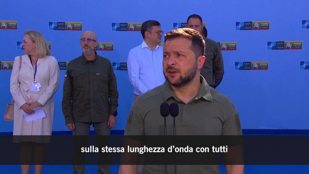 Zelensky a Vilnius: "Sull'invito nella Nato vogliamo essere sulla stessa lunghezza d'onda di tutti"