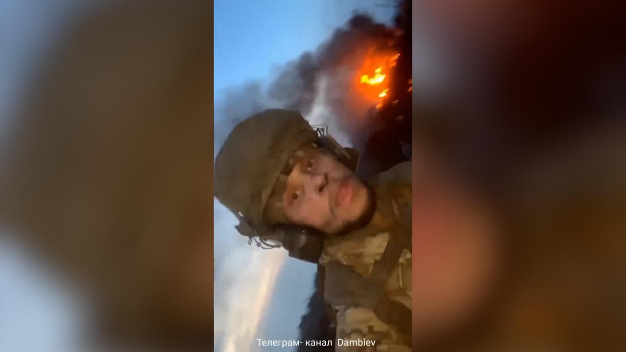 Il soldato tra i blindati in fiamme: e' come il Vietnam