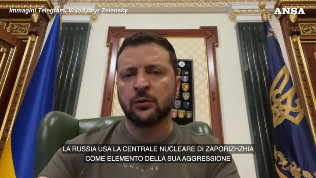 Ucraina, Zelensky: "Mosca valuta un attacco alla centrale nucleare di Zaporizhzhia"