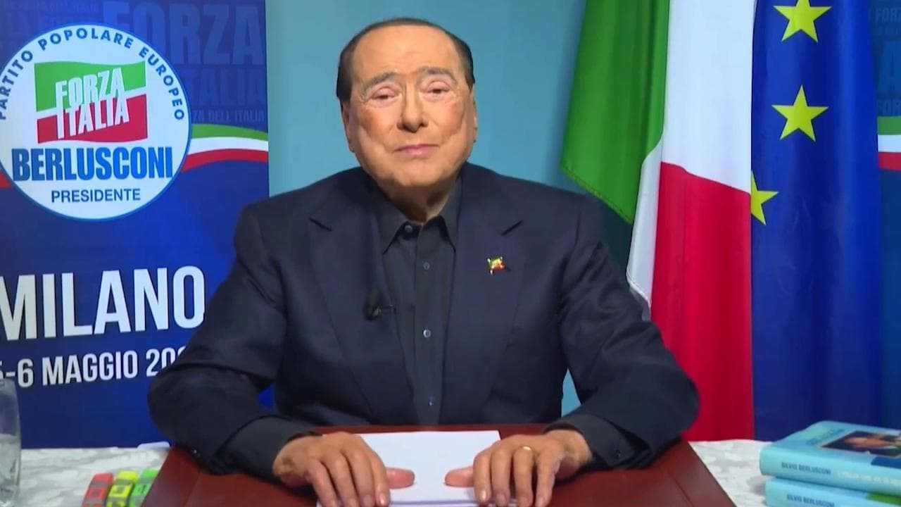 L'ultima volta del Cavaliere: la "gens berlusconiana" saluta il suo Presidente