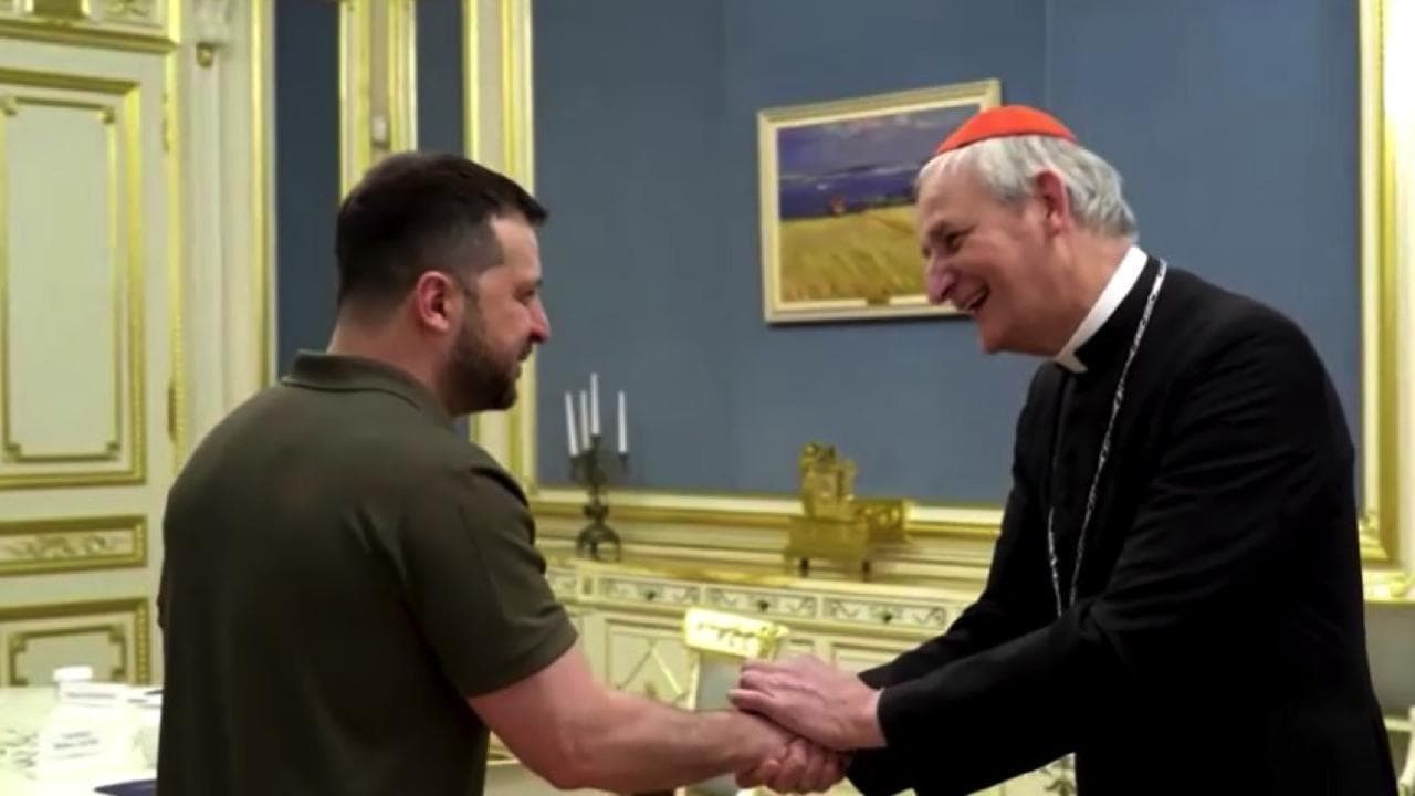Kiev, Zelensky incontra il cardinal Zuppi: "Ho chiesto che il Vaticano sostenga la formula di pace dell'Ucraina"
