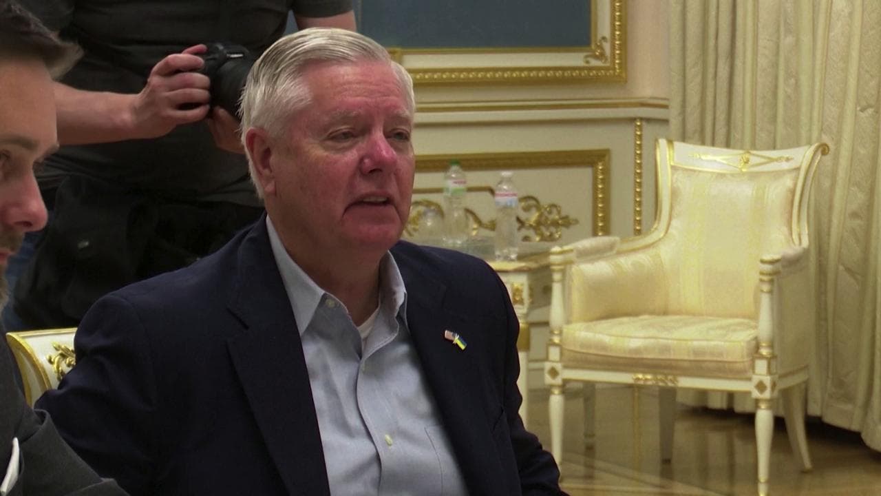 Bufera sul senatore americano Graham, in un incontro con Zelensky ha detto: "La morte dei russi è il miglior denaro che abbiamo speso"