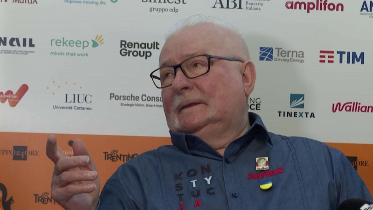 Lech Walesa sulla Russia: "Dobbiamo persuadere i russi che per il loro bene è necessario che cambi il sistema"
