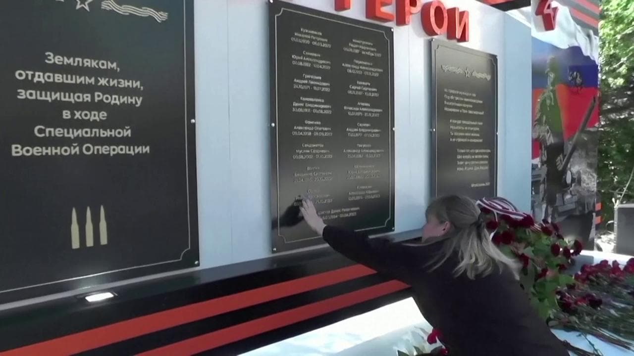 In Crimea la Russia ha inaugurato un memoriale per i suoi soldati morti in Ucraina