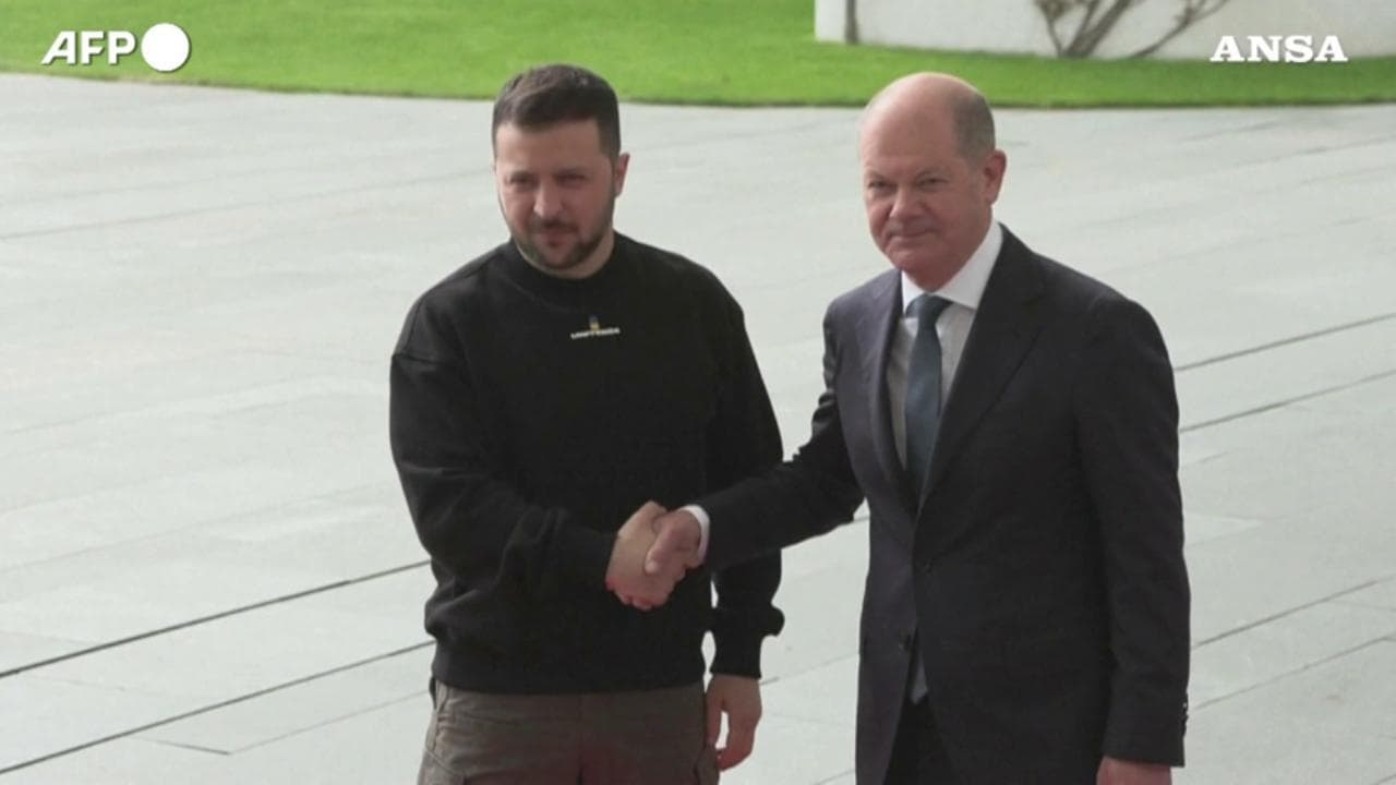 Germania, Zelensky ricevuto dal presidente Steinmeier e dal cancelliere Scholz
