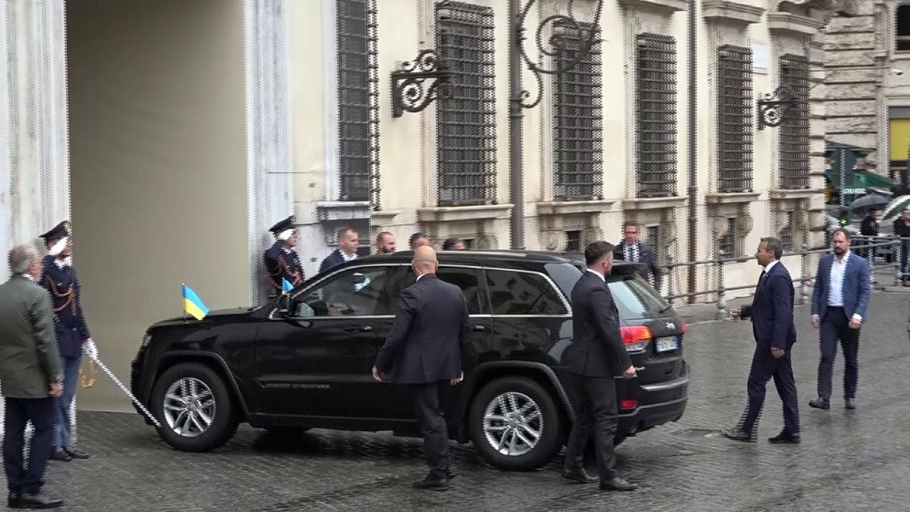 Roma blindata accoglie Zelensky, il corteo delle macchine dal Quirinale a Palazzo Chigi