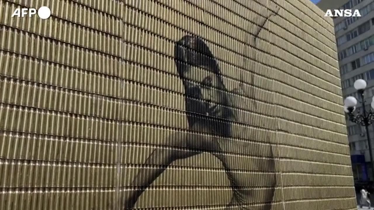 Ucraina, a Kiev i proiettili della guerra diventano un'installazione artistica